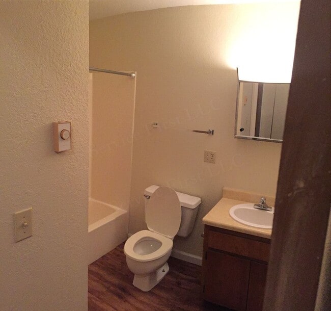 Building Photo - Marshfield Apartments