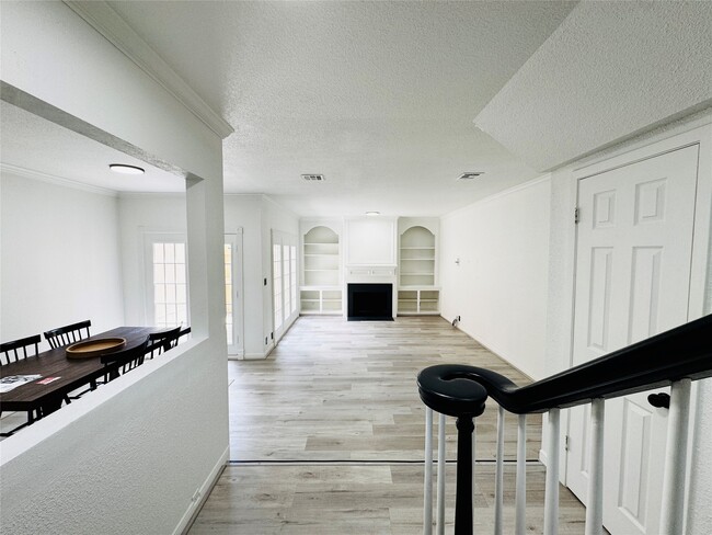 Building Photo - 2323 Augusta Dr