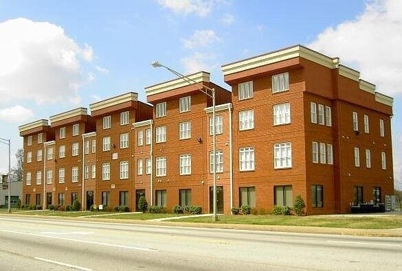Primary Photo - 2465 Main St