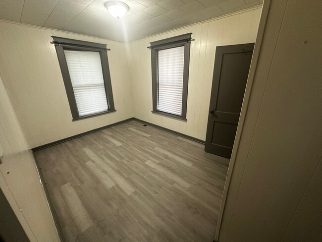 Building Photo - 5727 King Hill Ave St. Joseph, MO 64504