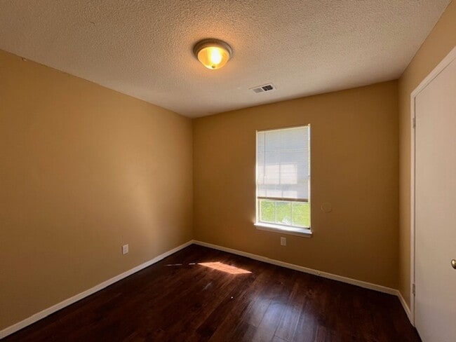 Building Photo - Renovated 3 Bedroom 2 Bath Home for Rent!! Coming Available Mid August!