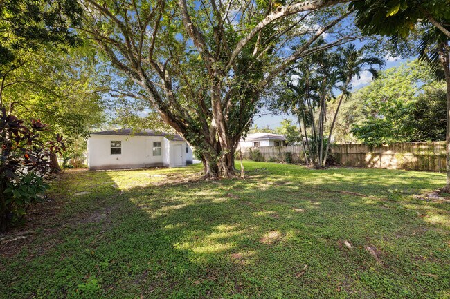 Foto del edificio - 1045 NE 130th St