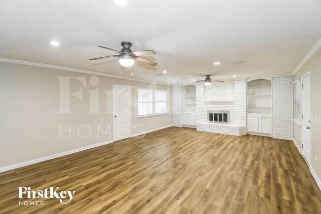 Foto del edificio - 3254 Remler Dr S