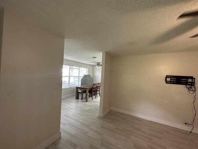 Foto del edificio - 2730 NE 29th Ave