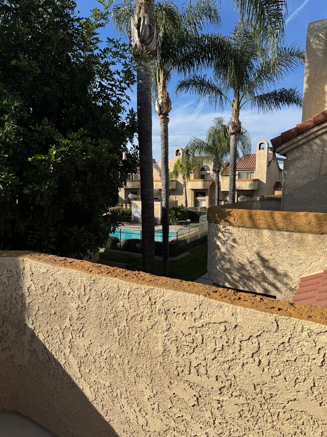 Building Photo - 2046 S Bon View Ave