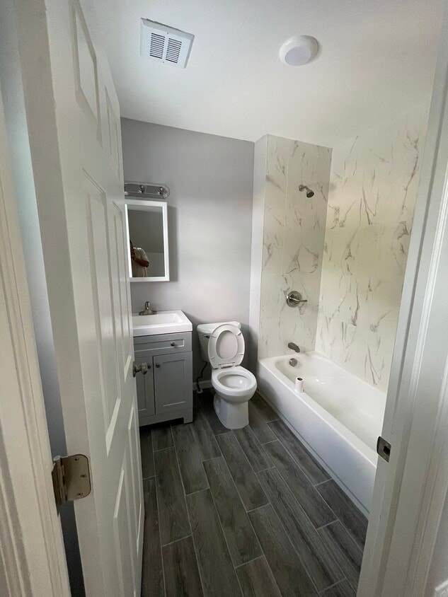 Full Bathroom - 1233 Clinton Ave