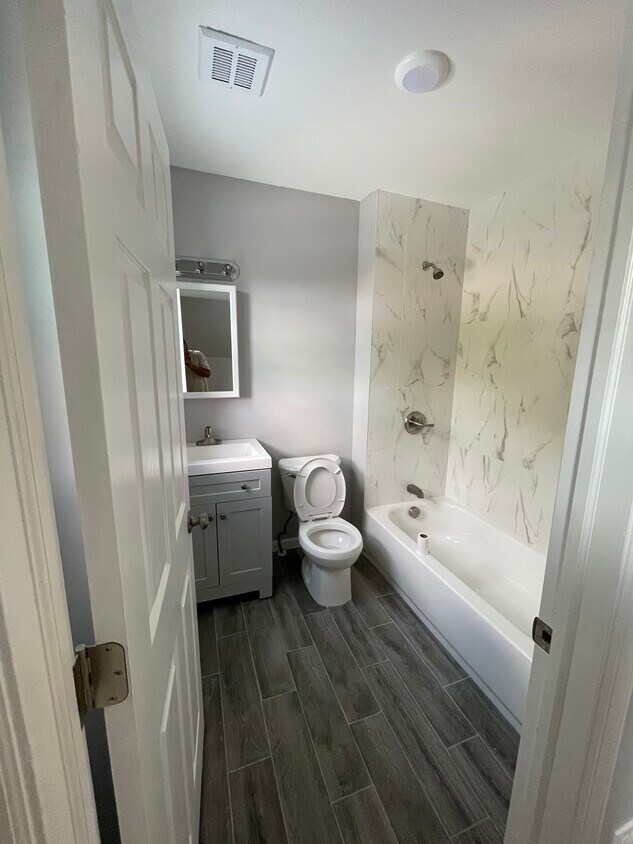 Full Bathroom - 1233 Clinton Ave