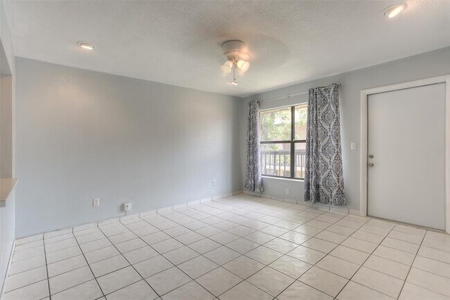 Building Photo - 2500 W 67th Pl