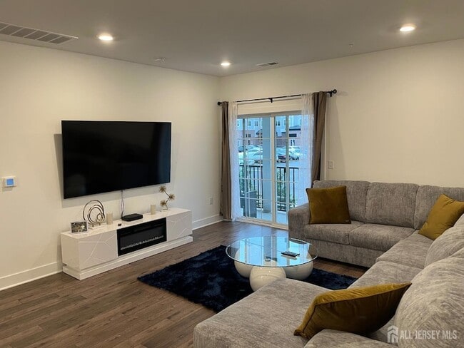 Building Photo - 826 Stiller Ln