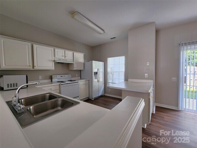 Foto del edificio - 3242 Mannington Dr