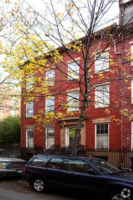 439 Henry St Photo - 19 Unit Apartment