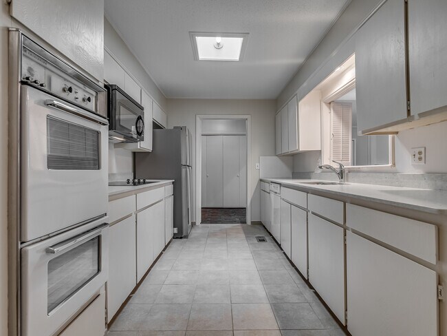 Building Photo - 2530 NW 62nd St