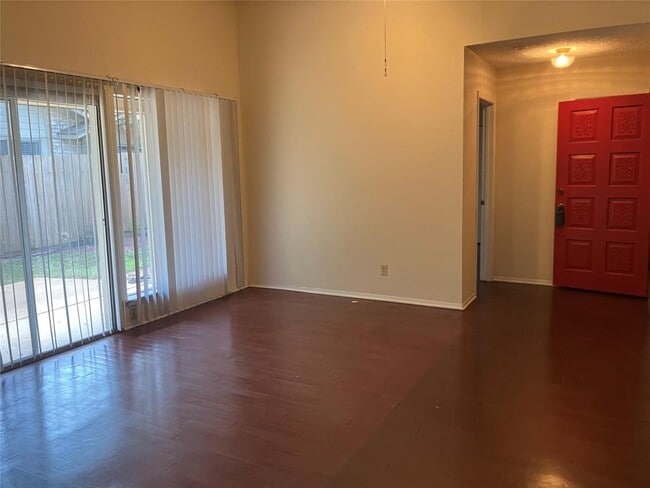 Foto del edificio - 8111 Ceberry Dr