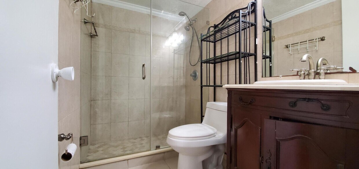 555 Purdy Ln Unit 103, Palm Springs, FL 33461 Condo for Rent in Palm