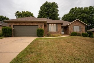 Building Photo - 511 Pepper Hill Dr