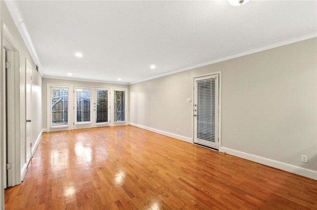 Foto del edificio - 5911 E University Blvd