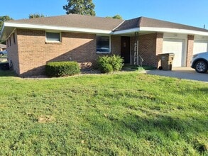 Building Photo - 2722 Stewart Dr