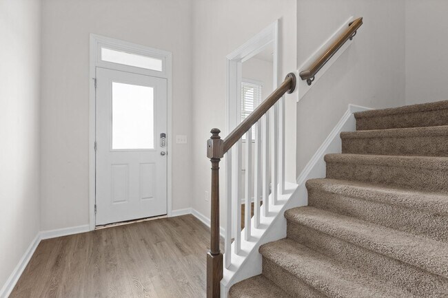 Foto del edificio - Gorgeous 3BD, 2.5BA Home In SE Raleigh, ne...