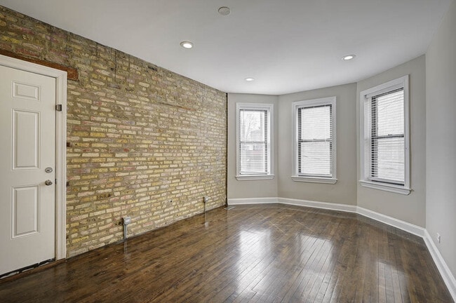 Building Photo - 2013 N Hoyne Ave