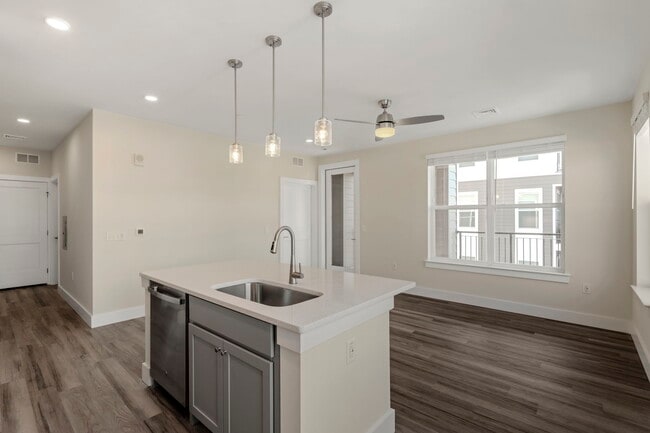 Building Photo - The Pointe at Overlook