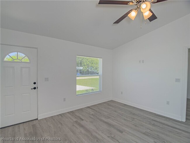 Foto del edificio - 3923 Ann Ave