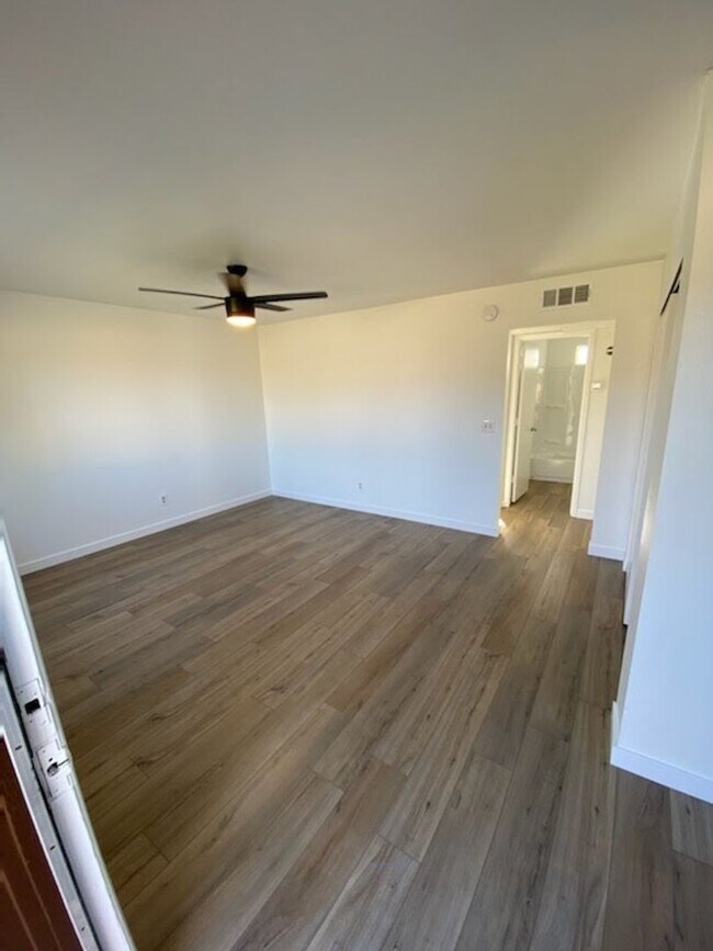Foto del edificio - 463 E 8th Ave