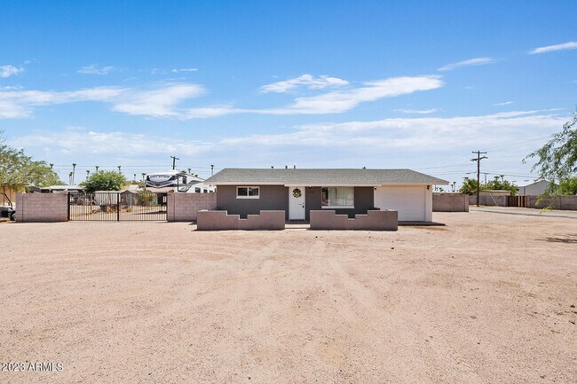 Foto del edificio - 10535 E Boulder Dr