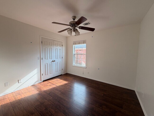 Building Photo - Welcome to this conveniently located home in Russellville, AR.