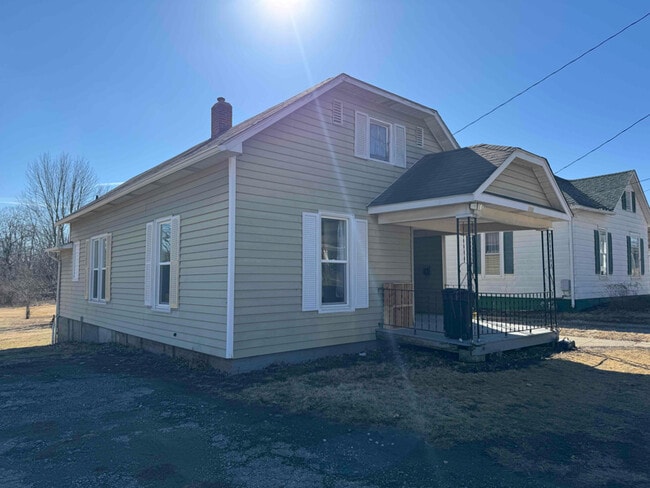 Building Photo - 202 6th Ave E