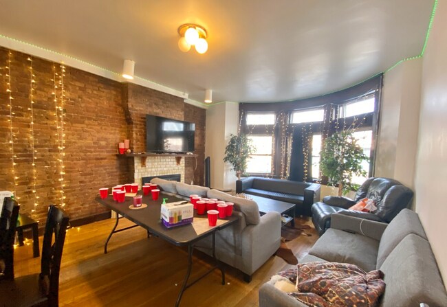 Building Photo - 526 Harvard St