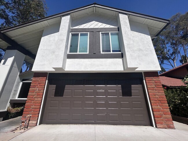 Foto del edificio - Spacious 4 Bed House in Hills of Westbluff...