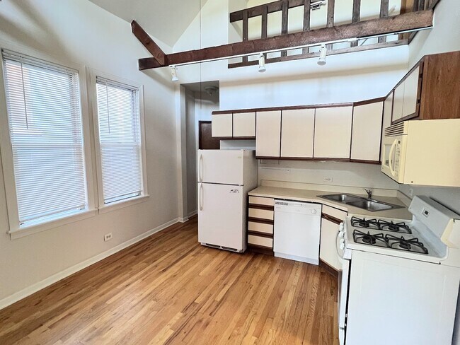 Foto del edificio - 2306 N Hoyne Ave