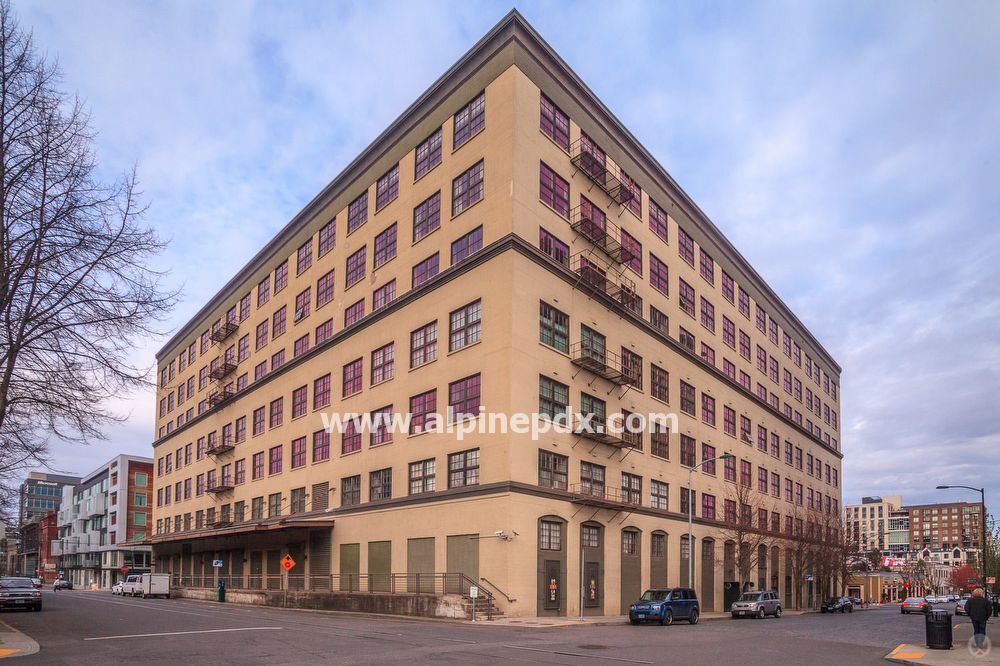 Foto principal - Gorgeous 1 or 2 Bed in Marshall-Wells Loft!