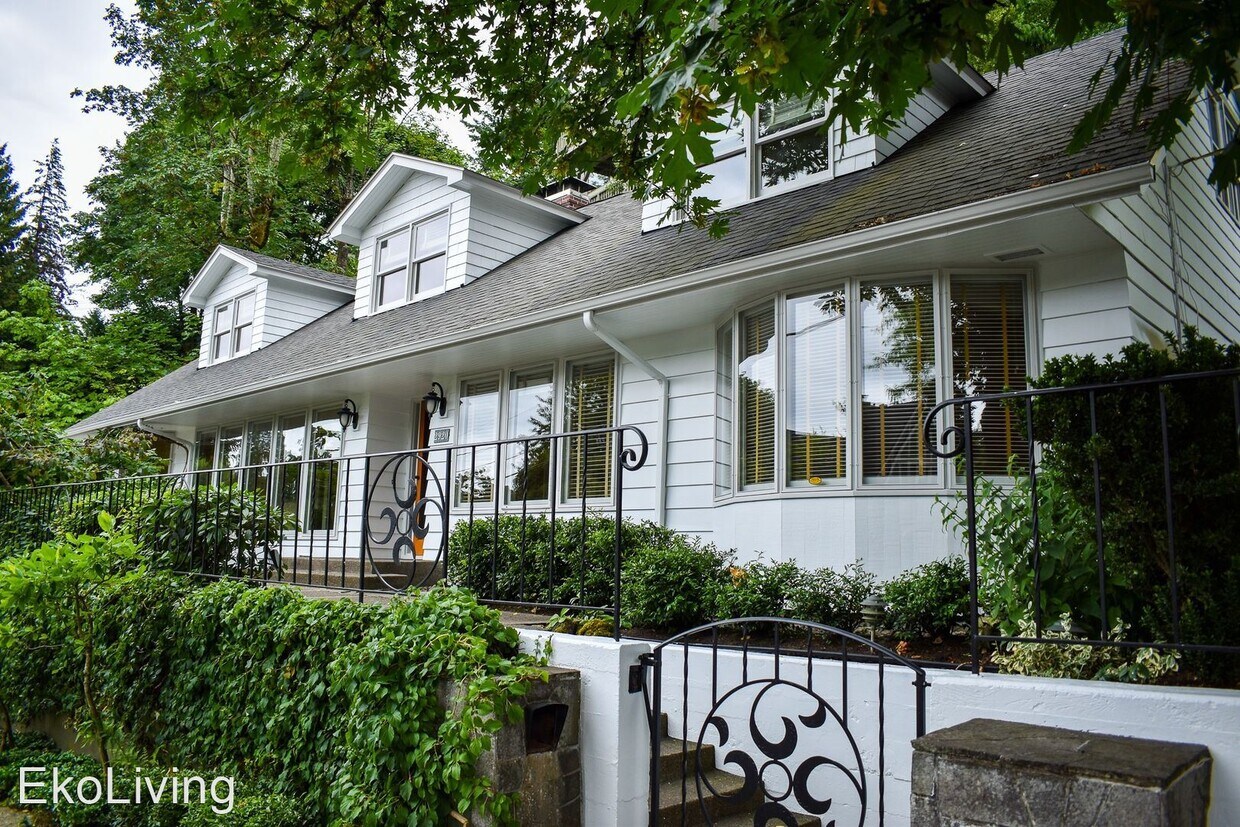 Primary Photo - 3 br, 2 bath House - 2920 SW Montgomery Dr.