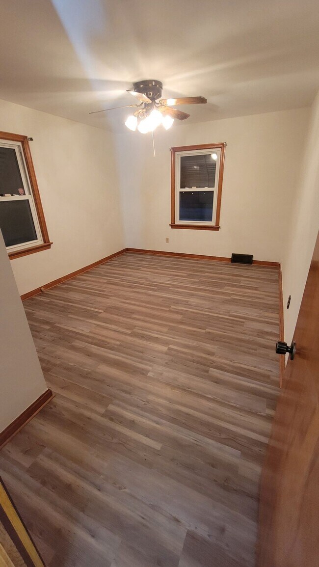 Building Photo - 805 E Boston Ave