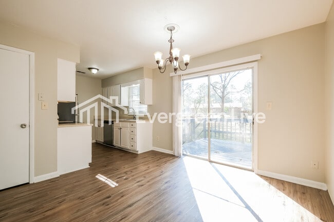 Foto del edificio - 8929 Ashwood Dr