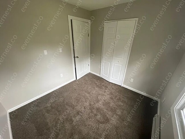 Building Photo - 164 Burr St