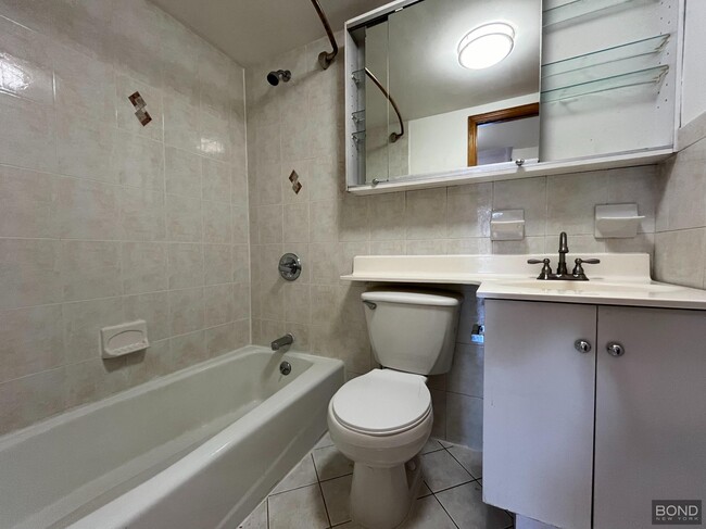 Foto del edificio - 31 W 75th St