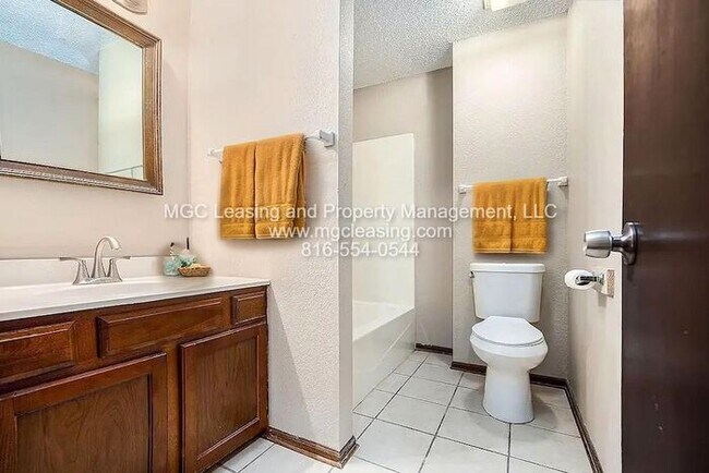 Foto del edificio - Spacious 2nd floor Townhome Living in the ...