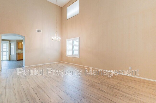 Foto del edificio - 3561 E Mead Dr
