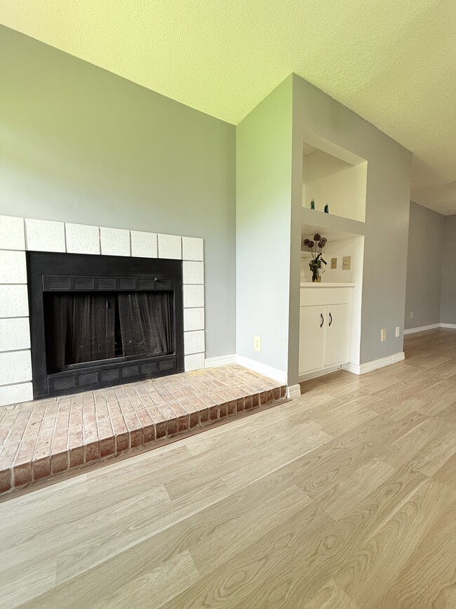 Building Photo - 10200 Belle Rive Blvd