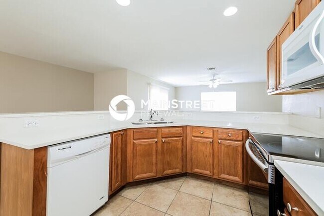 Foto del edificio - 3 Bedroom Pet-Friendly Home in Kissimmee, FL with Main Street Renewal