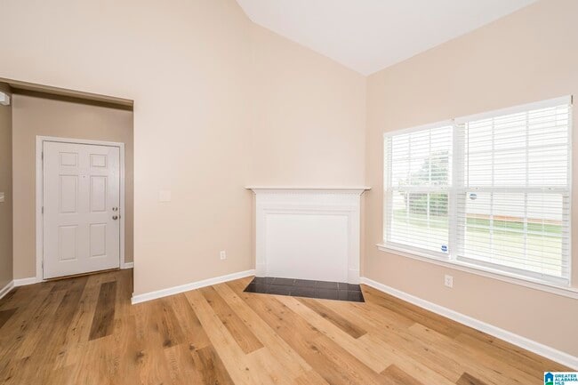 Building Photo - 30283028 Rosewalk Dr