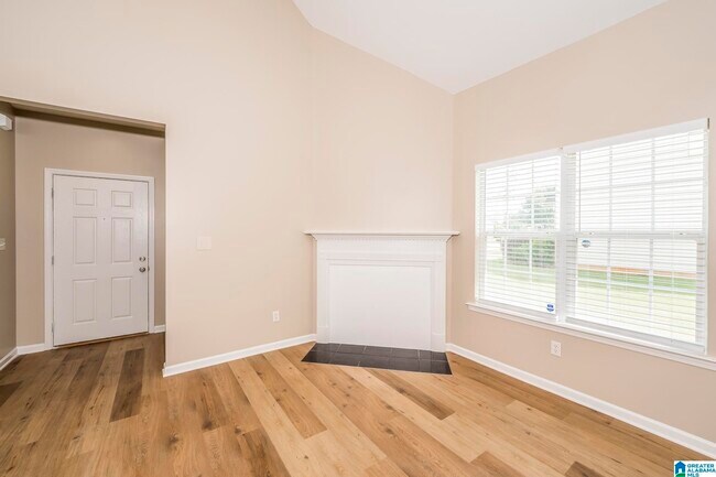 Foto del edificio - 30283028 Rosewalk Dr