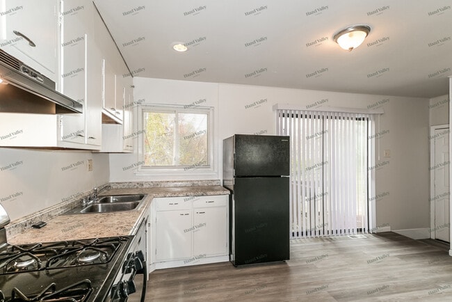 Building Photo - 5130 Auriesville Ln