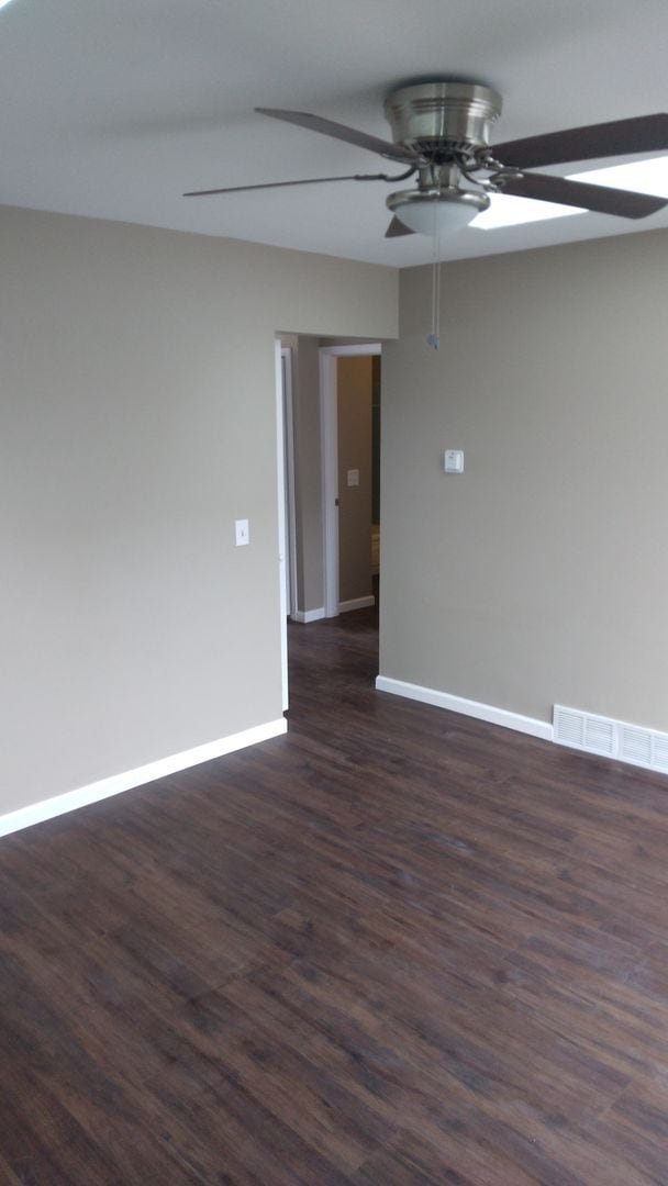 Building Photo - 1 Bd/1 Bath Upper condo in Secured Bldg