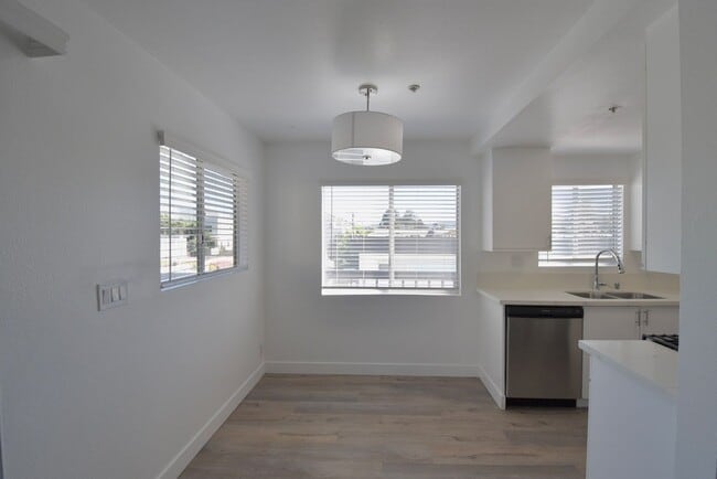 Building Photo - 5002 Tujunga Ave