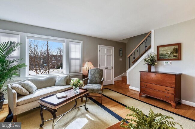 Building Photo - Ideal 4BR, 3BA Single-Family Home in Alexandria