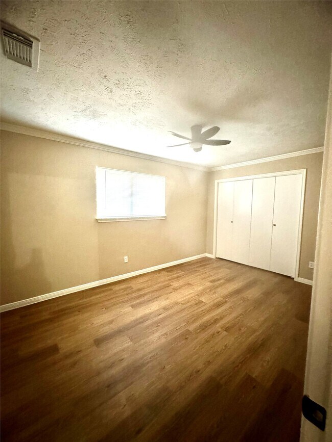 Foto del edificio - 3503 Denio Dr