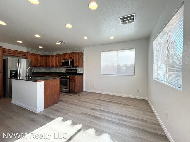 Foto del edificio - 4 br, 2.5 bath House - 10471 S Dapple Gray Rd